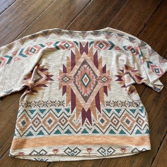 Ginger G size M knot top Aztec design - Picture 2 of 5
